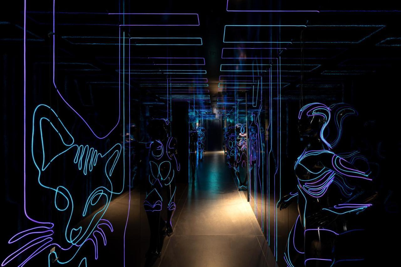 Five Zurich - Luxury City Resort Dış mekan fotoğraf The "Neon Labyrinth"