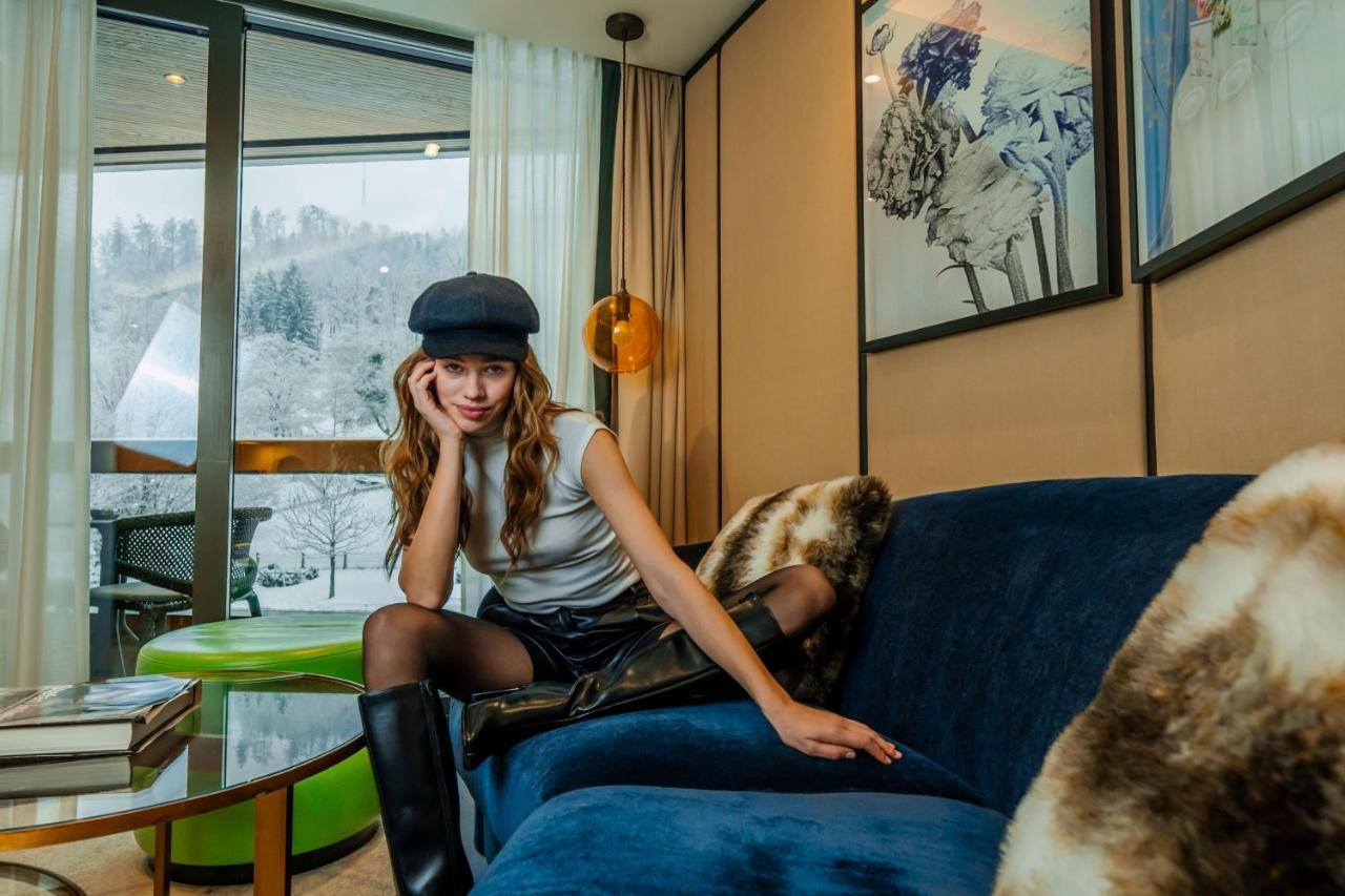 Five Zurich - Luxury City Resort Dış mekan fotoğraf A woman wearing a leather skirt