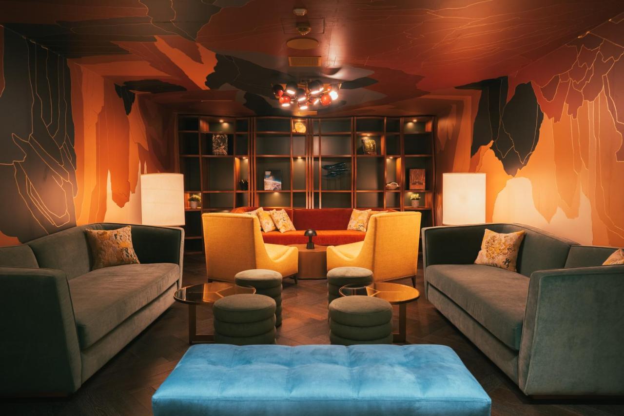 Five Zurich - Luxury City Resort Dış mekan fotoğraf The living room at the 2012 edition of the 100 Best Bars in the World